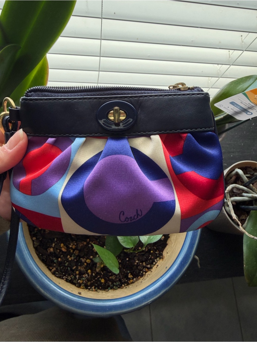 Authentic Coach Resort Op Art Scarf Print Satin Navy Leather Turnlock Wristlet